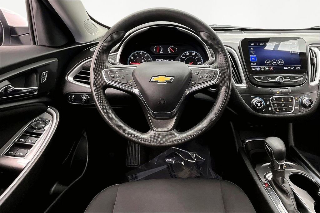 Used 2025 Chevrolet Malibu LT FWD image 5