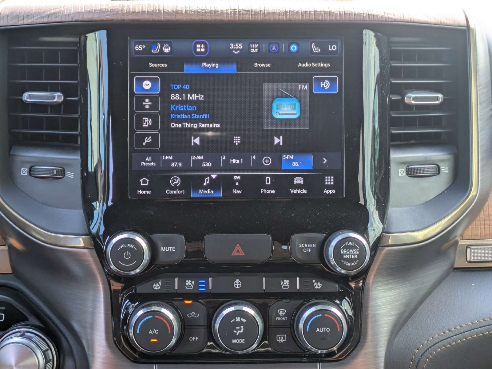 Used 2022 RAM 1500 Limited w/ Body Color Bumper Group AWD/4WD image 19