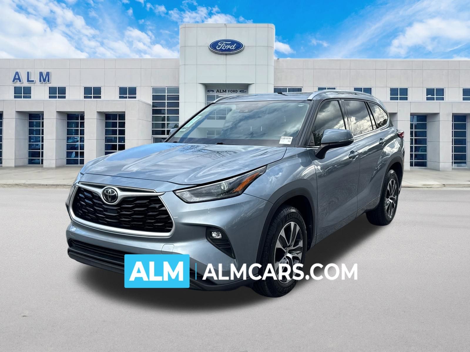 Used 2021 Toyota Highlander XLE image 1