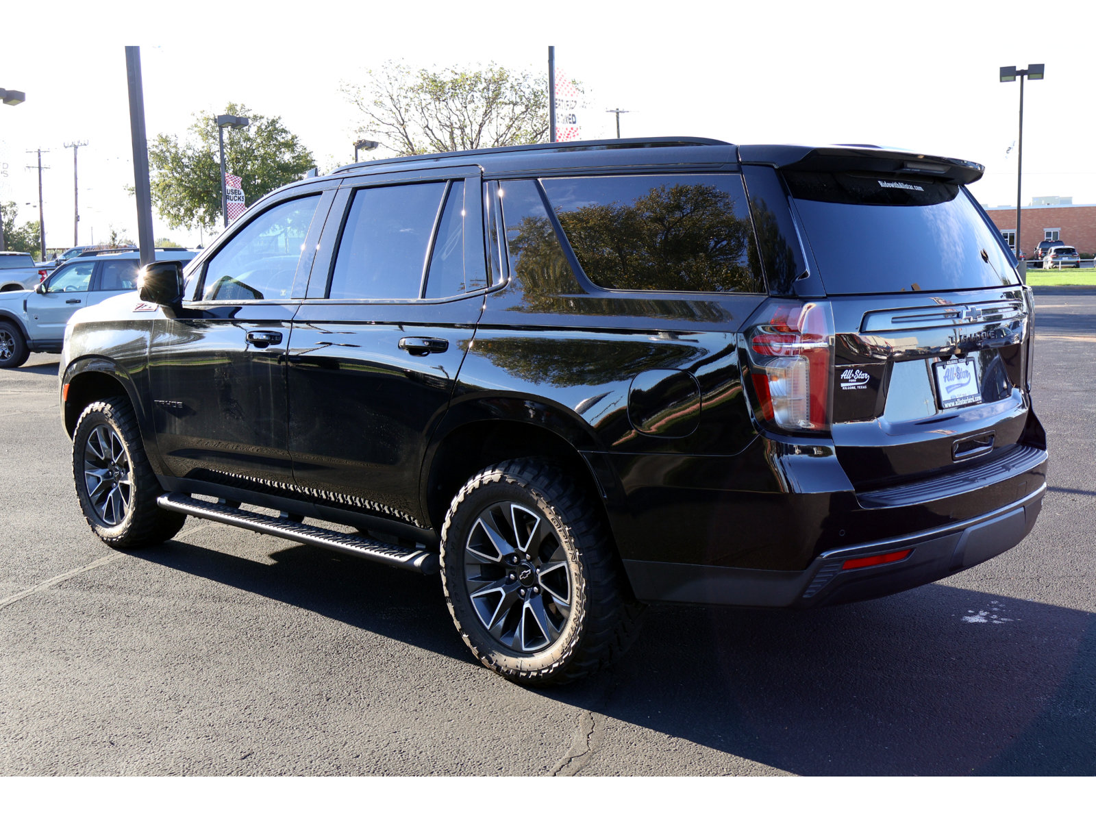 Used 2022 Chevrolet Tahoe Z71 w/ Z71 Off-Road Package AWD/4WD image 16