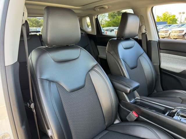 Used 2022 Jeep Compass Latitude w/ Sun and Sound Group AWD/4WD image 19