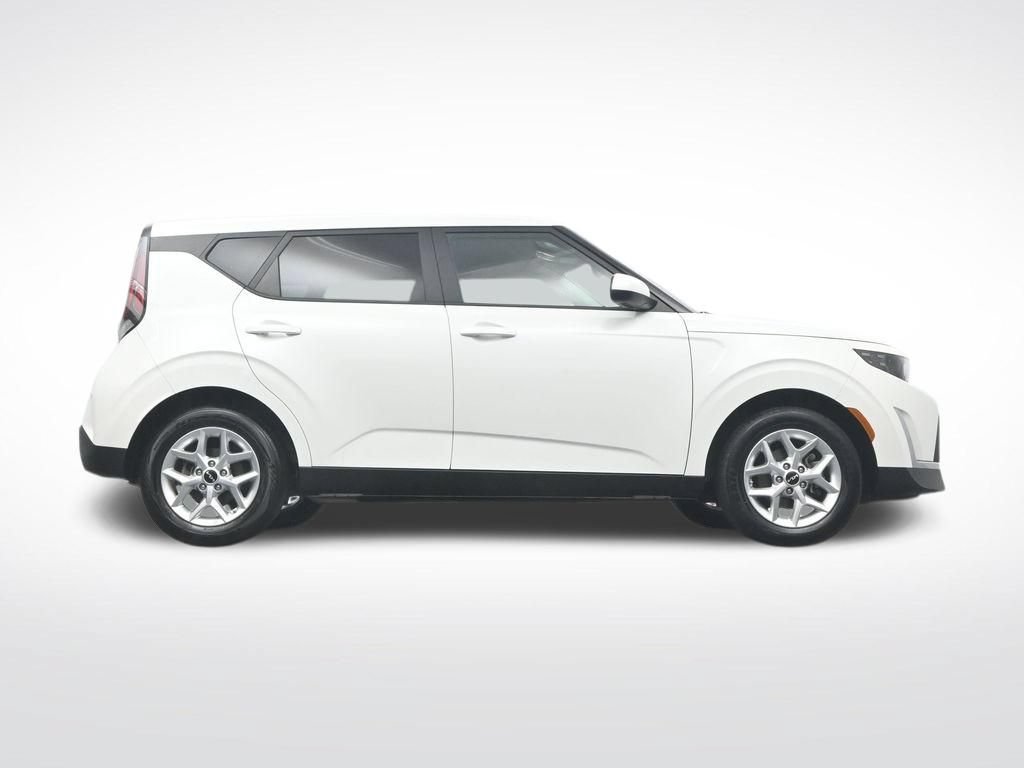 Used 2025 Kia Soul LX w/ LX Technology Package FWD image 34