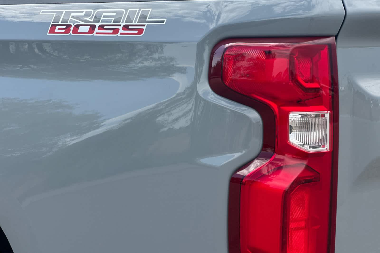Used 2024 Chevrolet Silverado 1500 LT Trail Boss w/ Convenience Package II AWD/4WD image 27