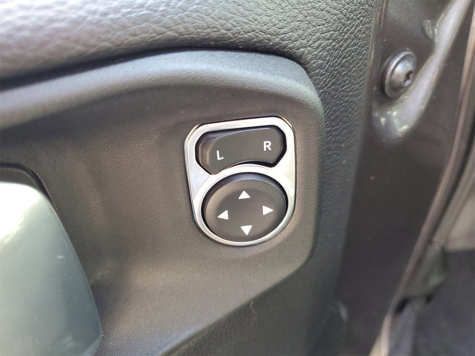 Used 2022 Jeep Wrangler Unlimited Sahara w/ Cold Weather Group image 14