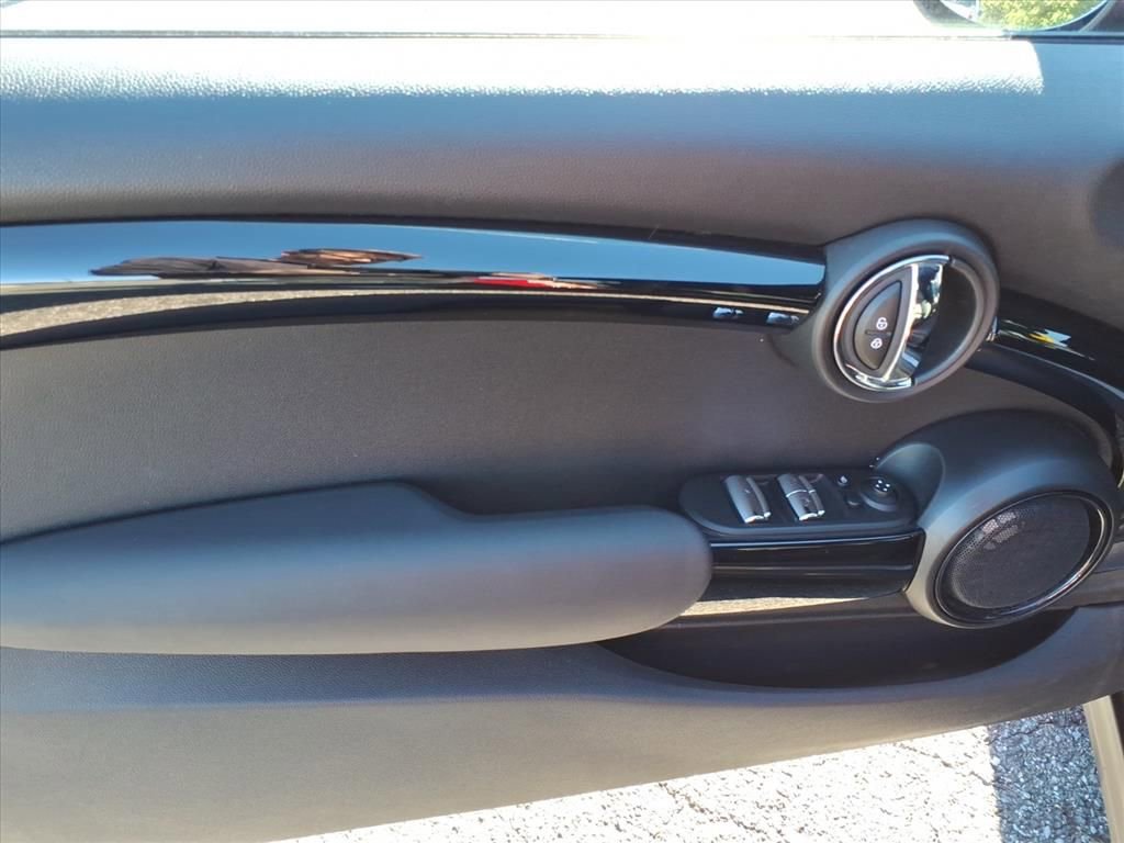 Used 2018 MINI Cooper S image 23