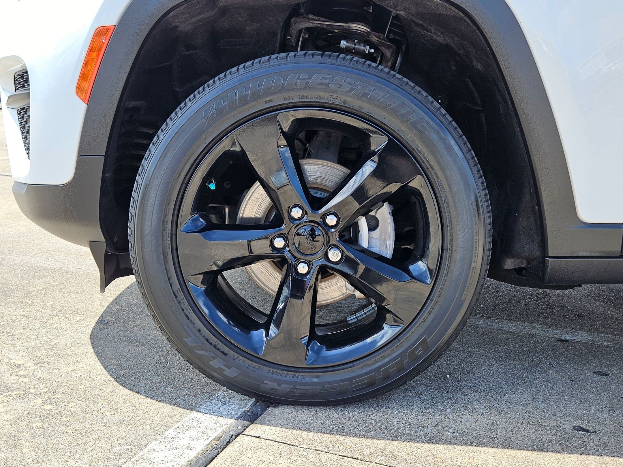 Used 2023 Jeep Grand Cherokee Altitude RWD image 13