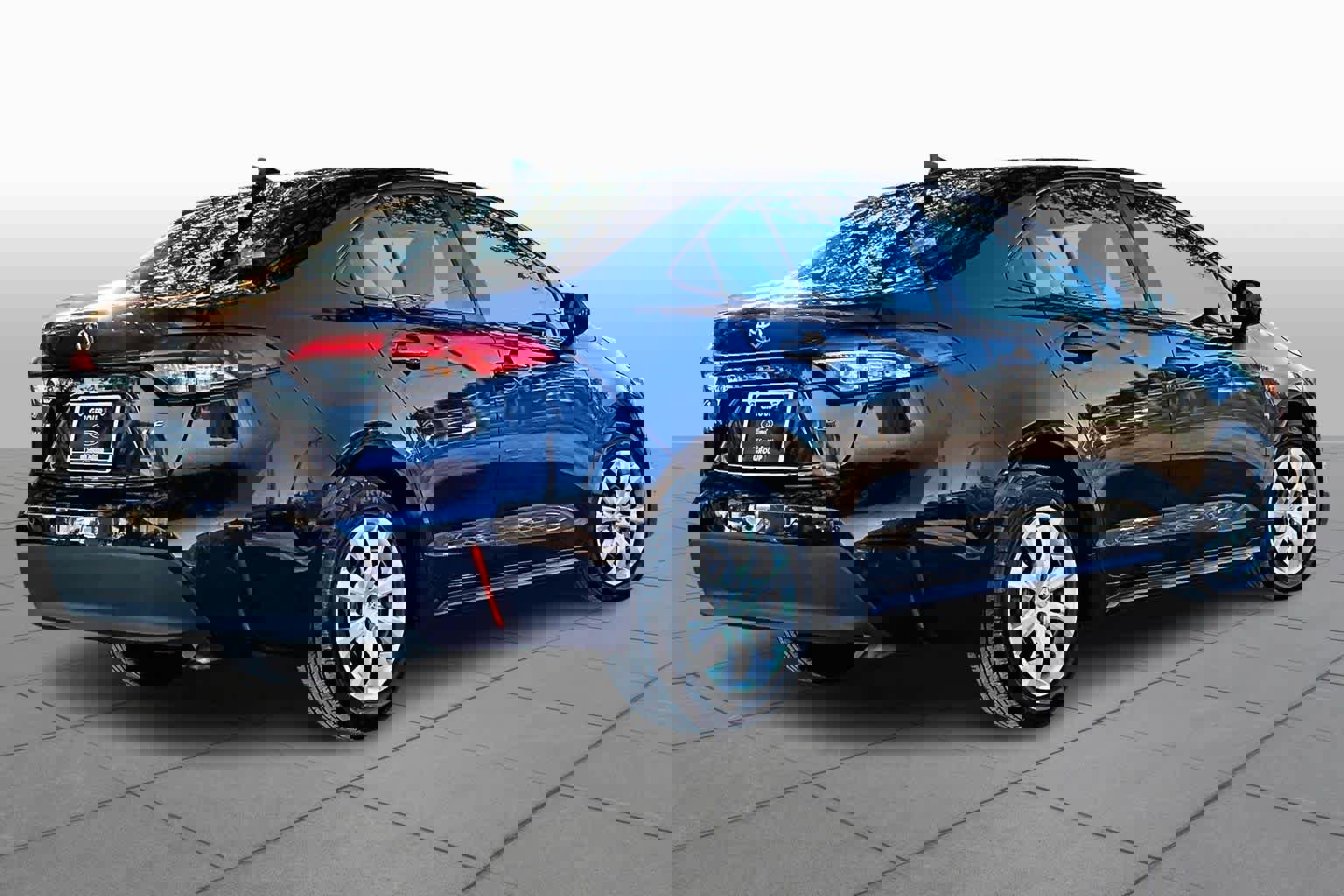 Used 2023 Toyota Corolla LE image 3