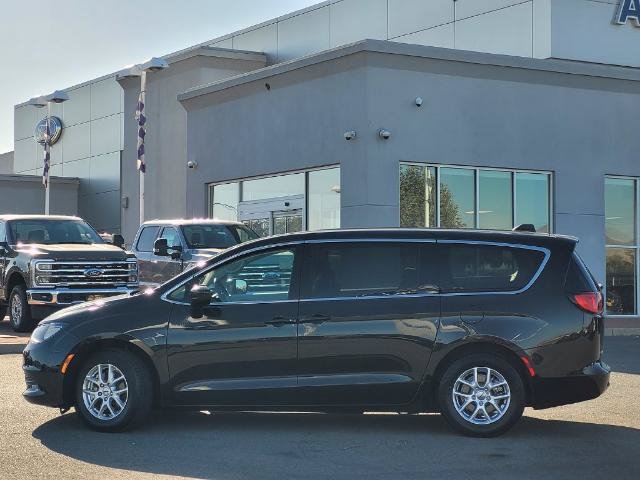 Used 2023 Chrysler Voyager LX FWD image 7