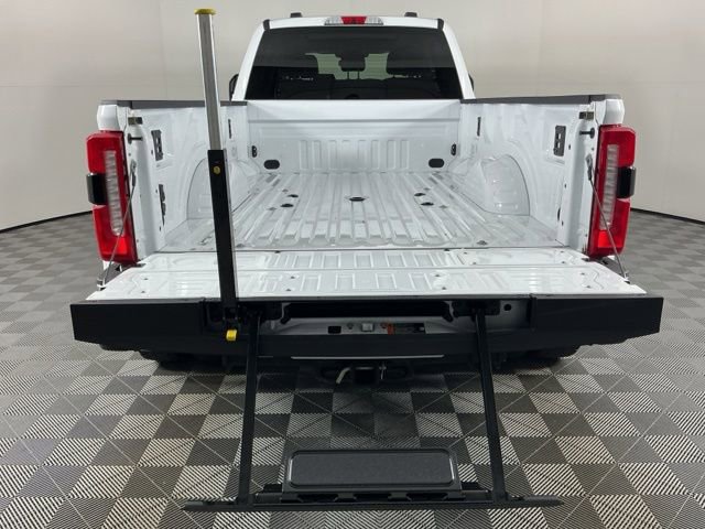 Certified 2025 Ford F450 Lariat w/ FX4 Off-Road Package AWD/4WD image 8