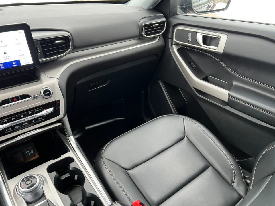 Certified 2022 Ford Explorer XLT w/ Equipment Group 202A image 36