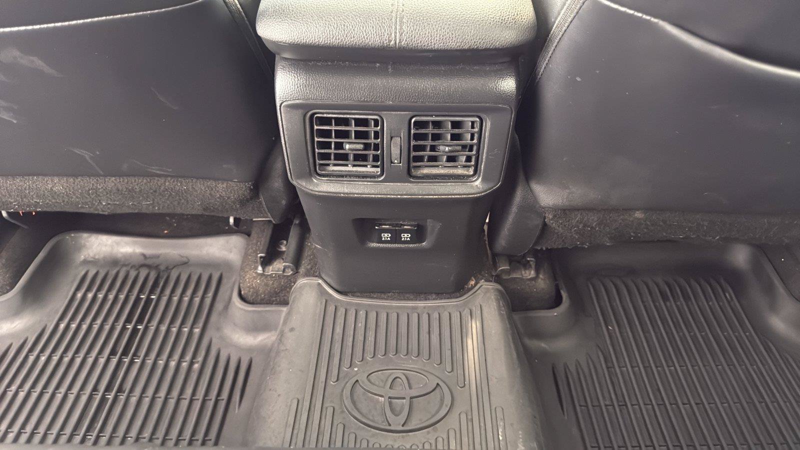 Used 2020 Toyota RAV4 XLE Premium AWD/4WD image 28