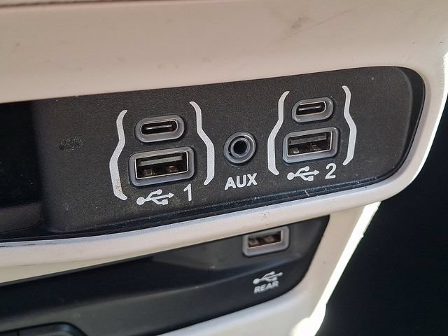 Used 2021 Chrysler Pacifica Touring-L w/ Uconnect Theater Family Group FWD image 24