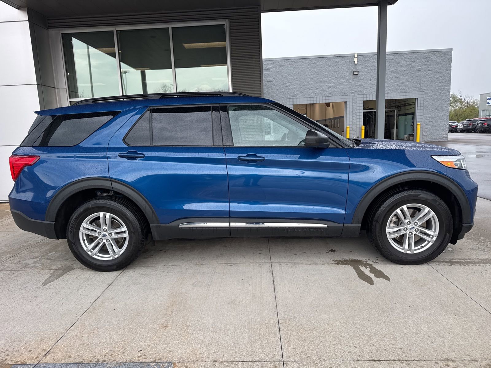 Certified 2023 Ford Explorer XLT w/ Equipment Group 202A AWD/4WD image 2