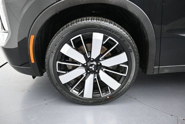 Used 2025 Mitsubishi Outlander SE FWD image 9