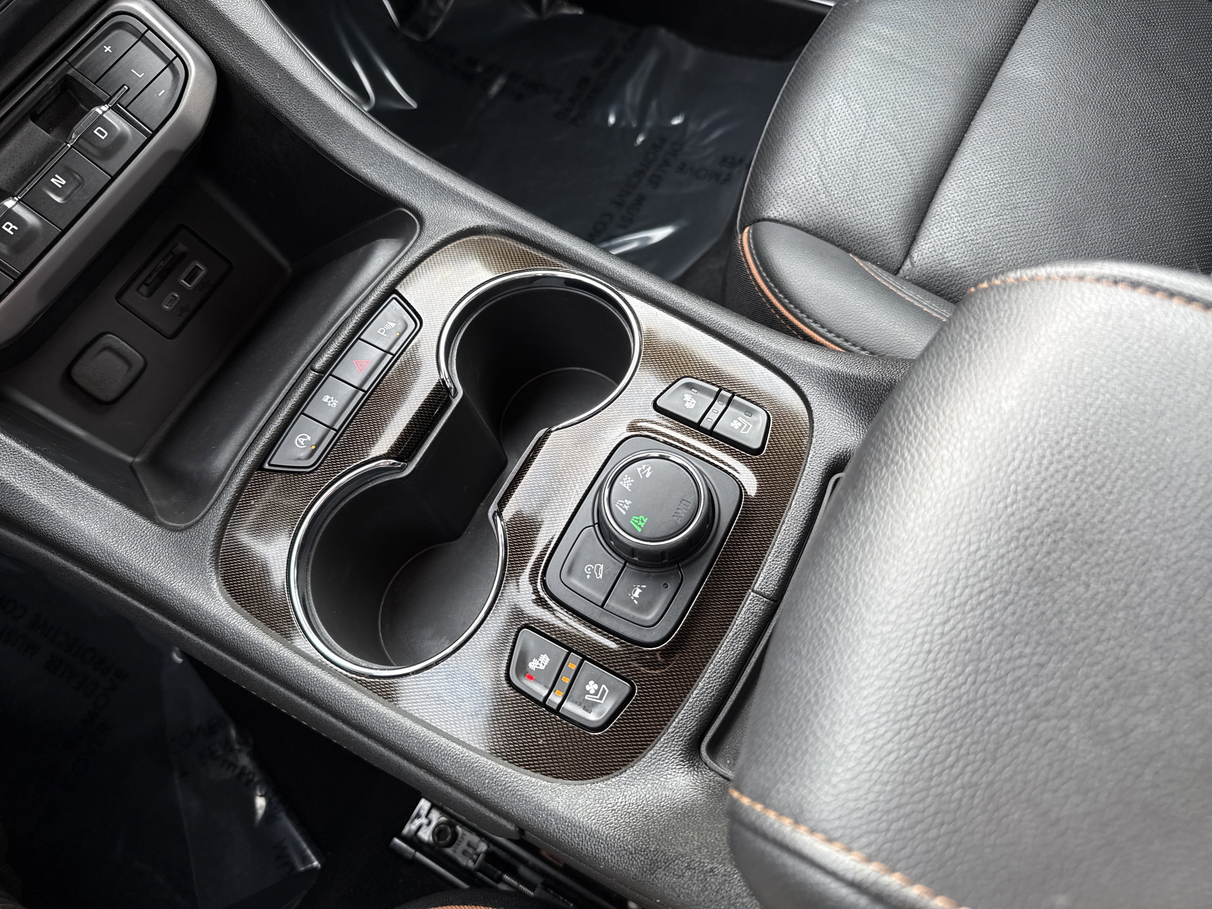 Used 2023 GMC Acadia AT4 w/ Technology Package image 25