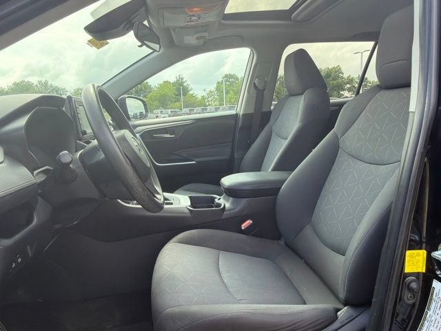 Used 2019 Toyota RAV4 XLE w/ Carpet Mat Package AWD/4WD image 22