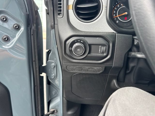 Used 2025 Jeep Wrangler Sport AWD/4WD image 9