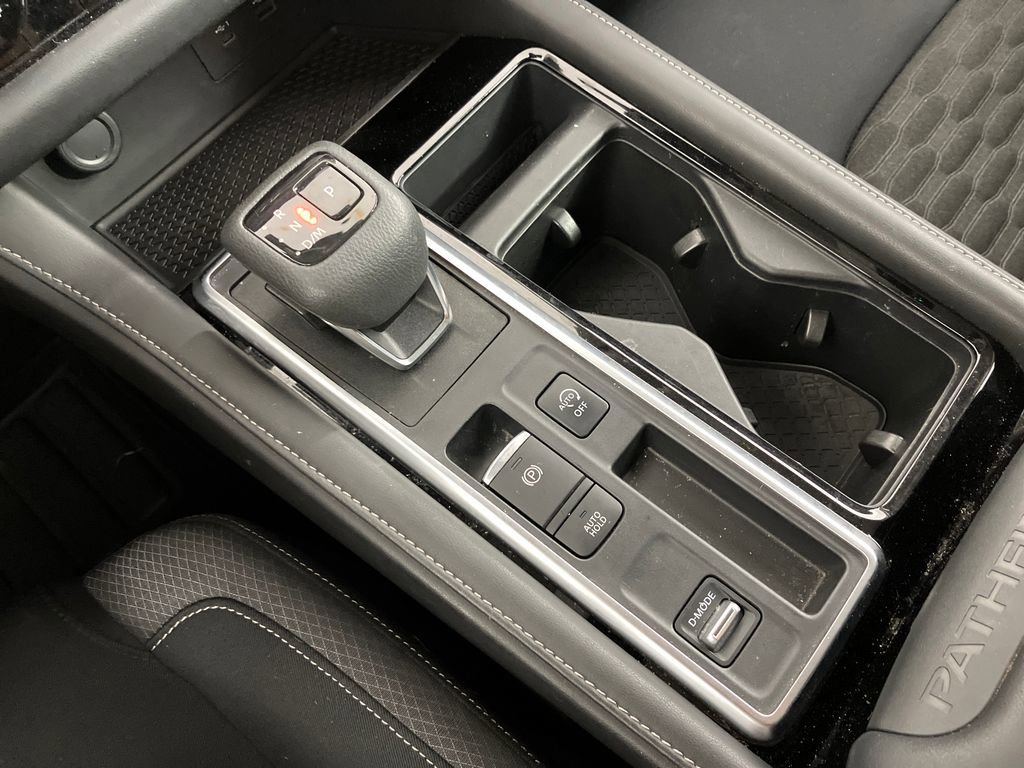 Used 2022 Nissan Pathfinder SV w/ SV Premium Package image 27