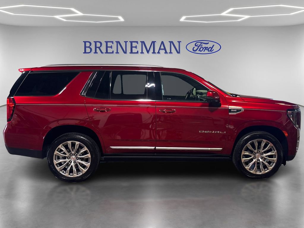 Used 2022 GMC Yukon Denali w/ Denali Premium Package AWD/4WD image 4