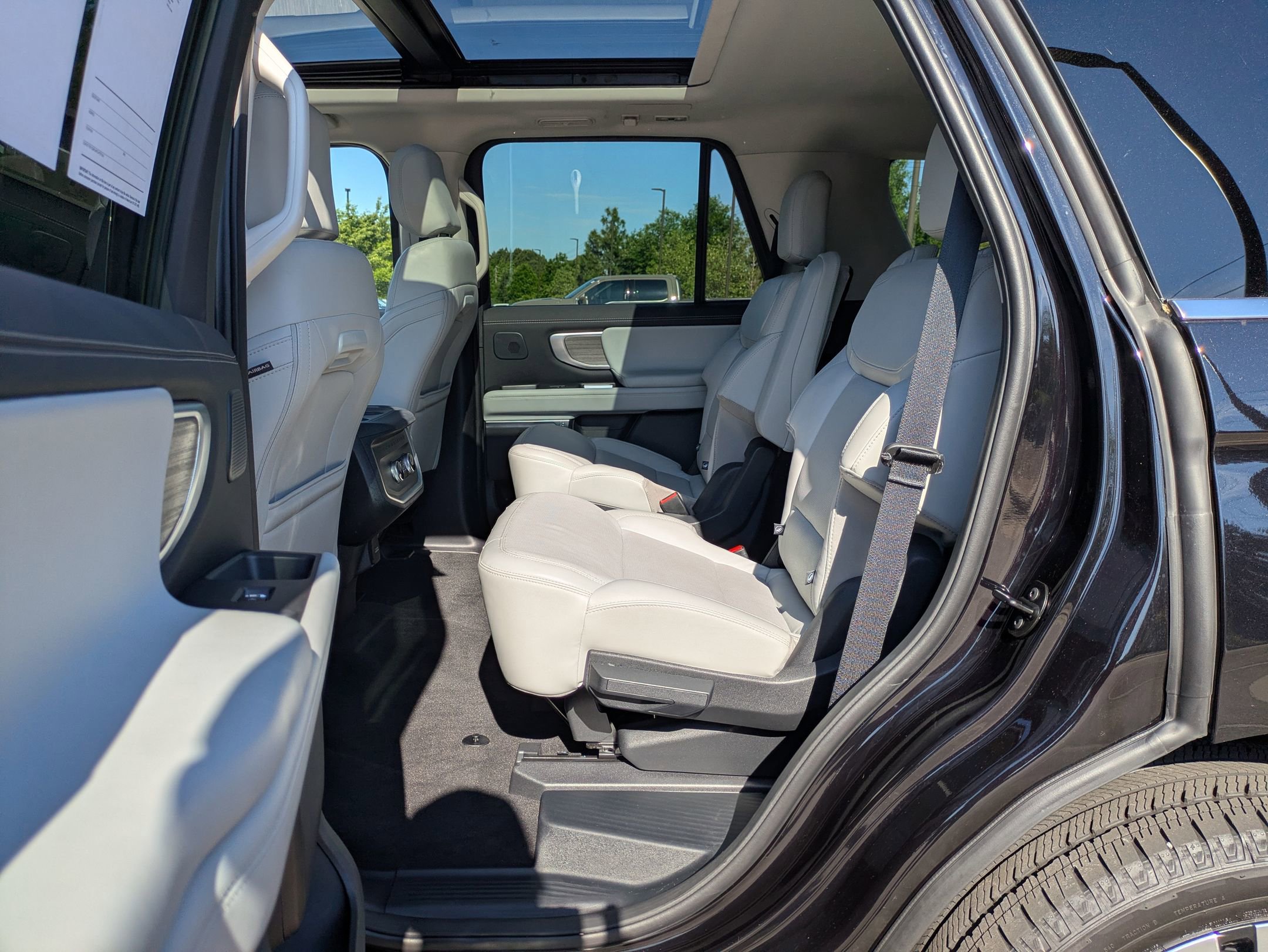 Certified 2025 Ford Expedition Platinum w/ Driver's Package AWD/4WD image 27