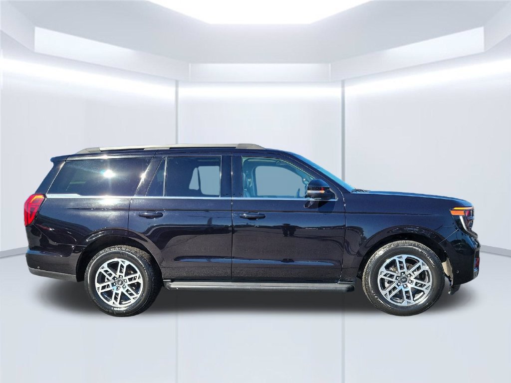 Certified 2025 Ford Expedition Active AWD/4WD image 4