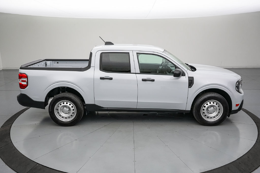 Certified 2025 Ford Maverick XL FWD image 3