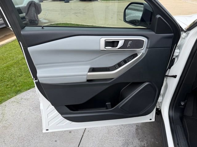 Certified 2023 Ford Explorer XLT w/ Equipment Group 202A RWD image 9