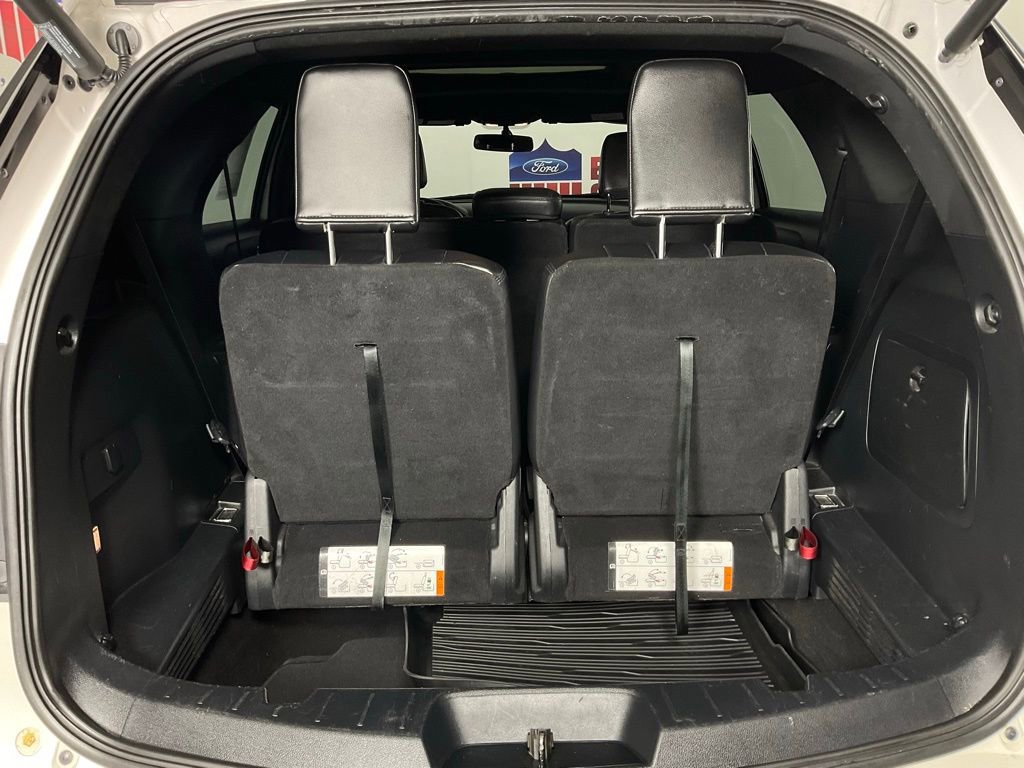 Certified 2018 Ford Explorer XLT w/ Equipment Group 202A image 11