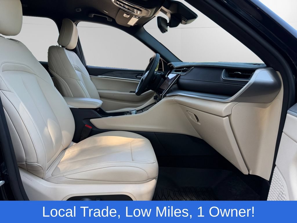 Used 2024 Jeep Grand Cherokee L Limited w/ Black Appearance Package RWD image 15