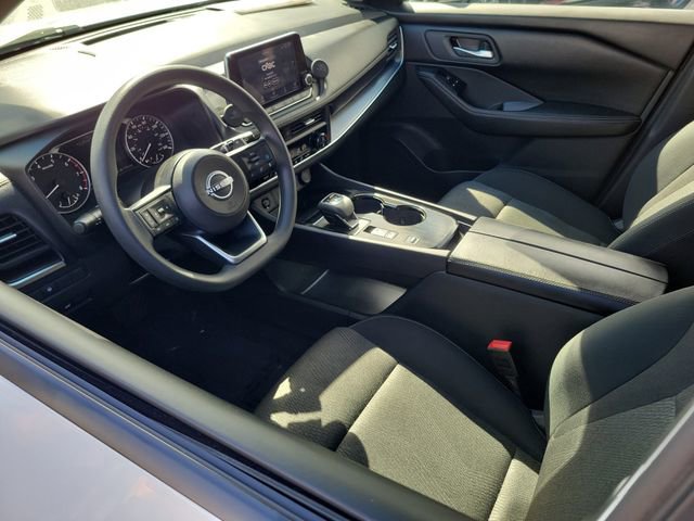 Used 2024 Nissan Rogue SV image 3