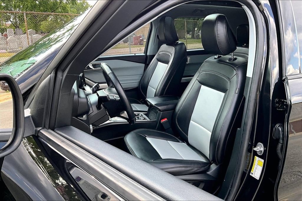 Certified 2022 Ford Explorer XLT w/ Equipment Group 202A AWD/4WD image 24