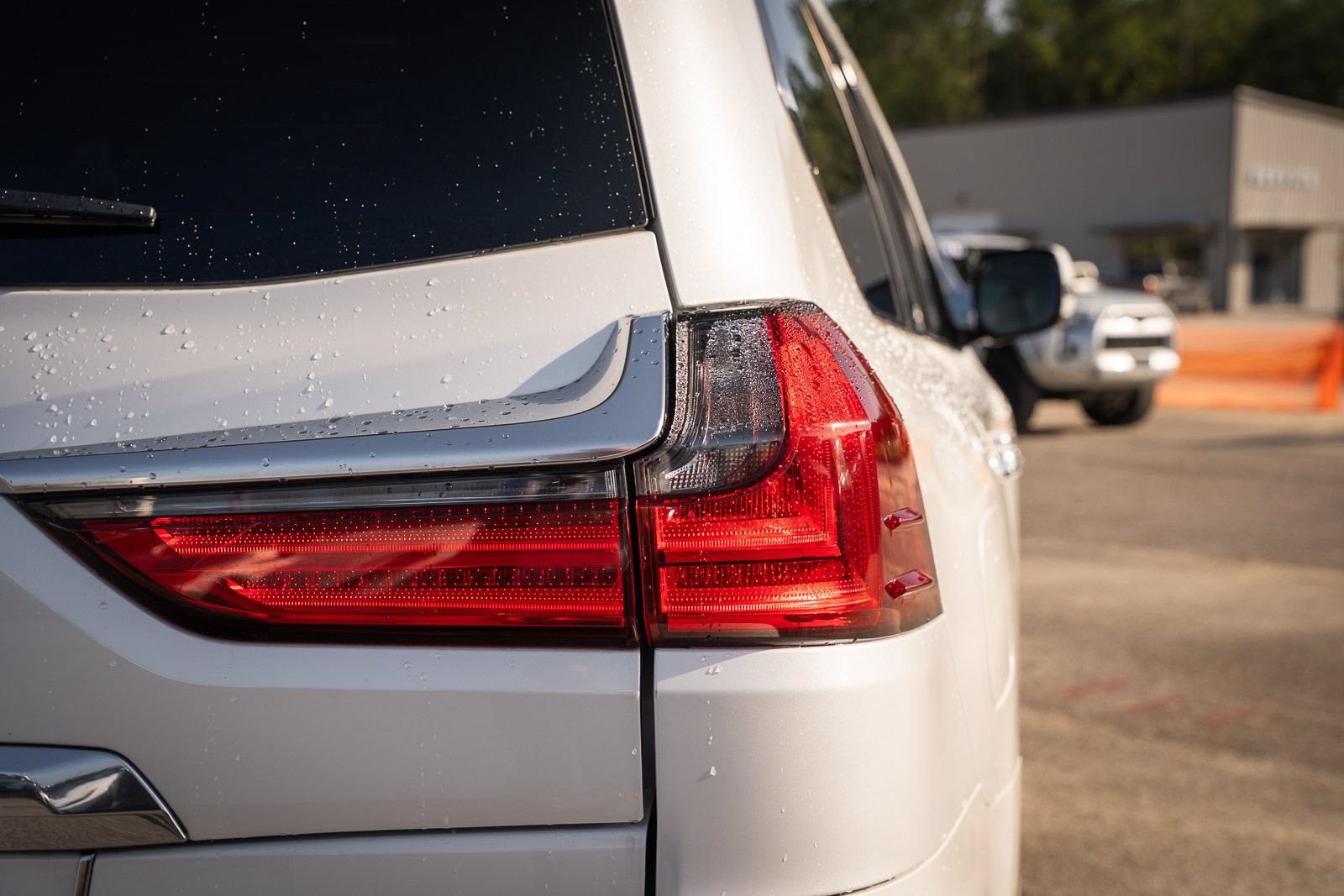 Used 2020 Lexus LX 570 4WD w/ Luxury Package image 21