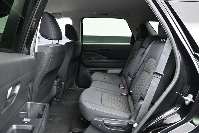 Used 2025 Nissan Pathfinder SV FWD image 20