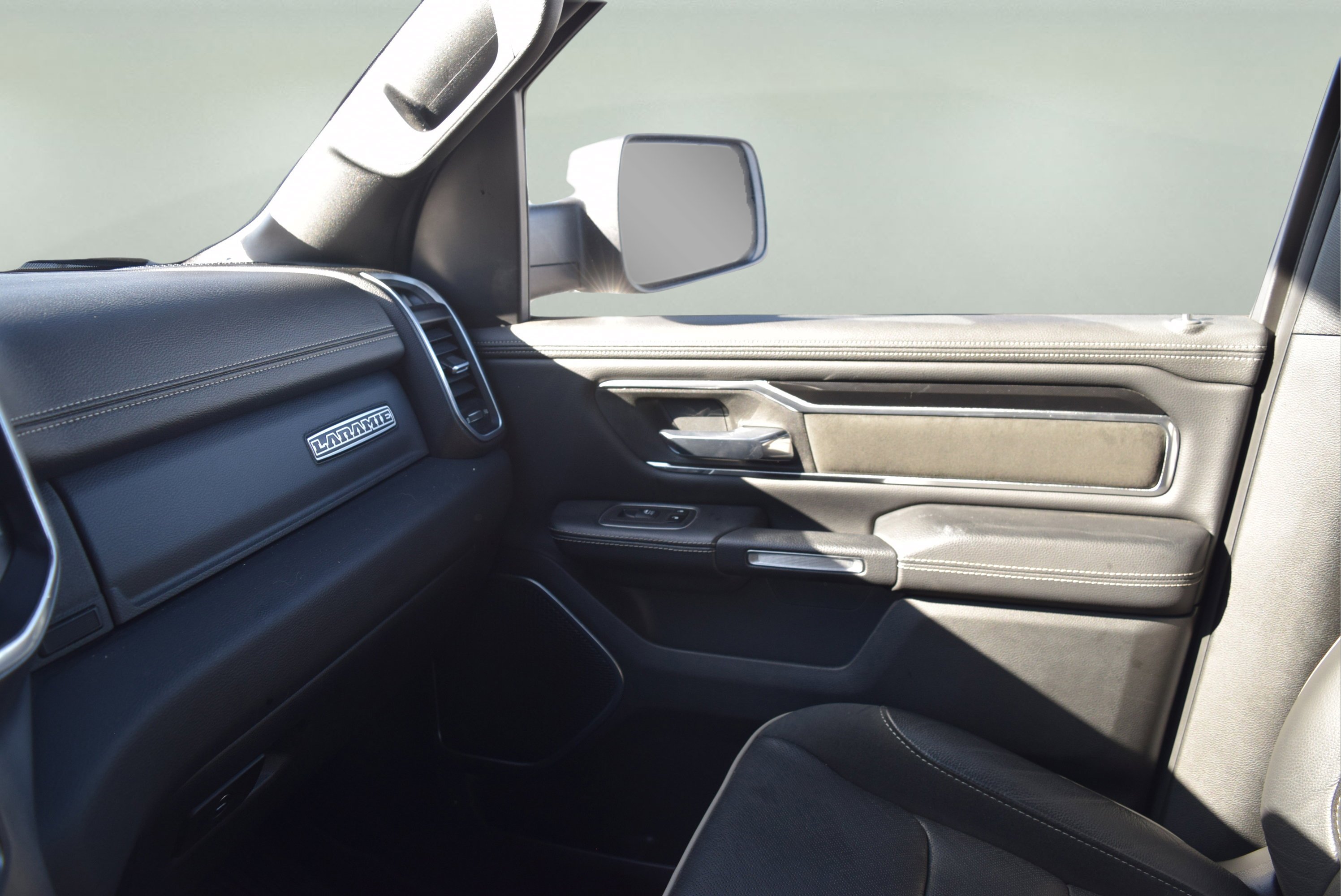 Used 2021 RAM 1500 Laramie w/ Sport Appearance Package image 18