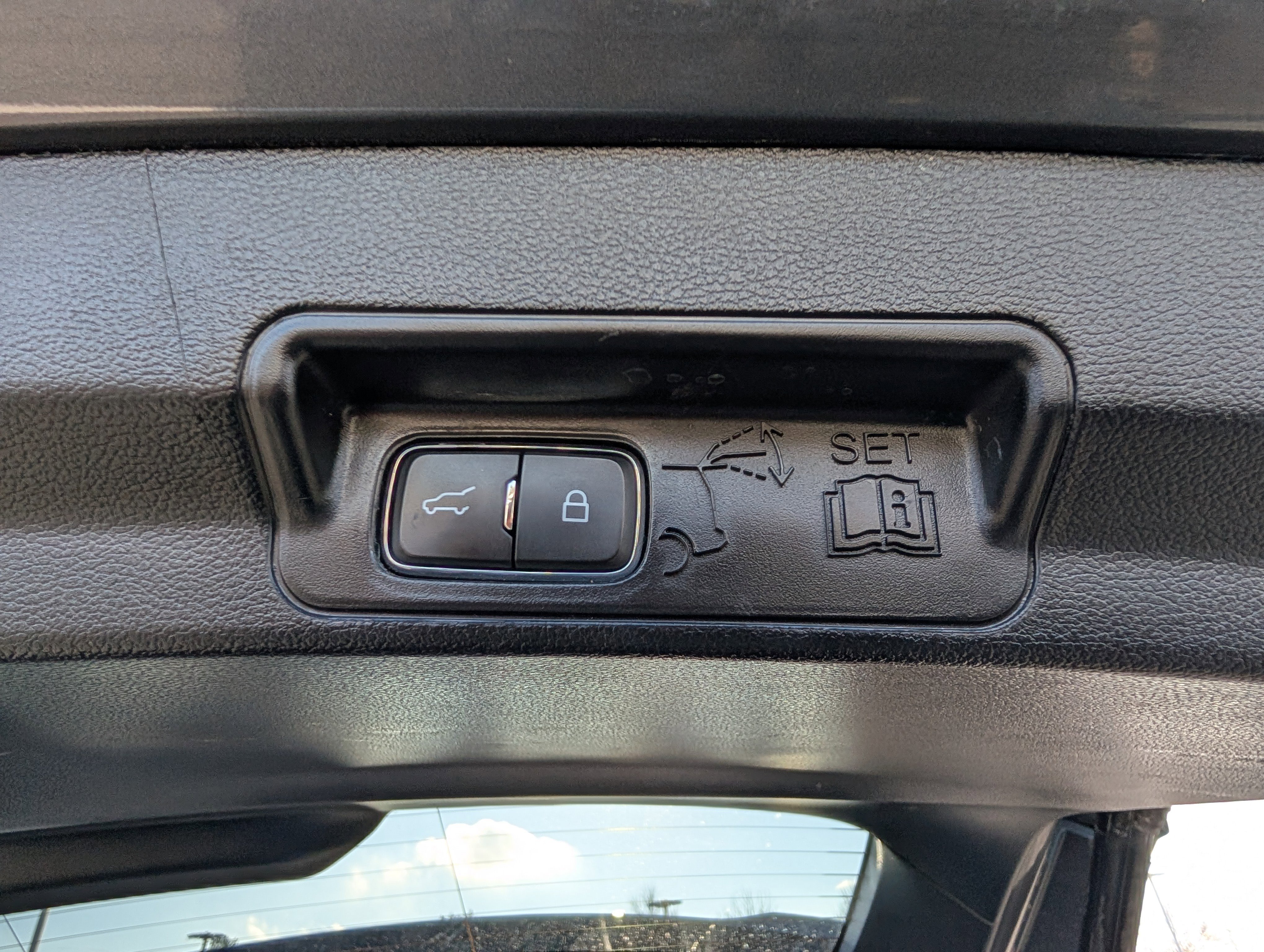 Certified 2022 Ford Explorer XLT w/ Equipment Group 202A image 13