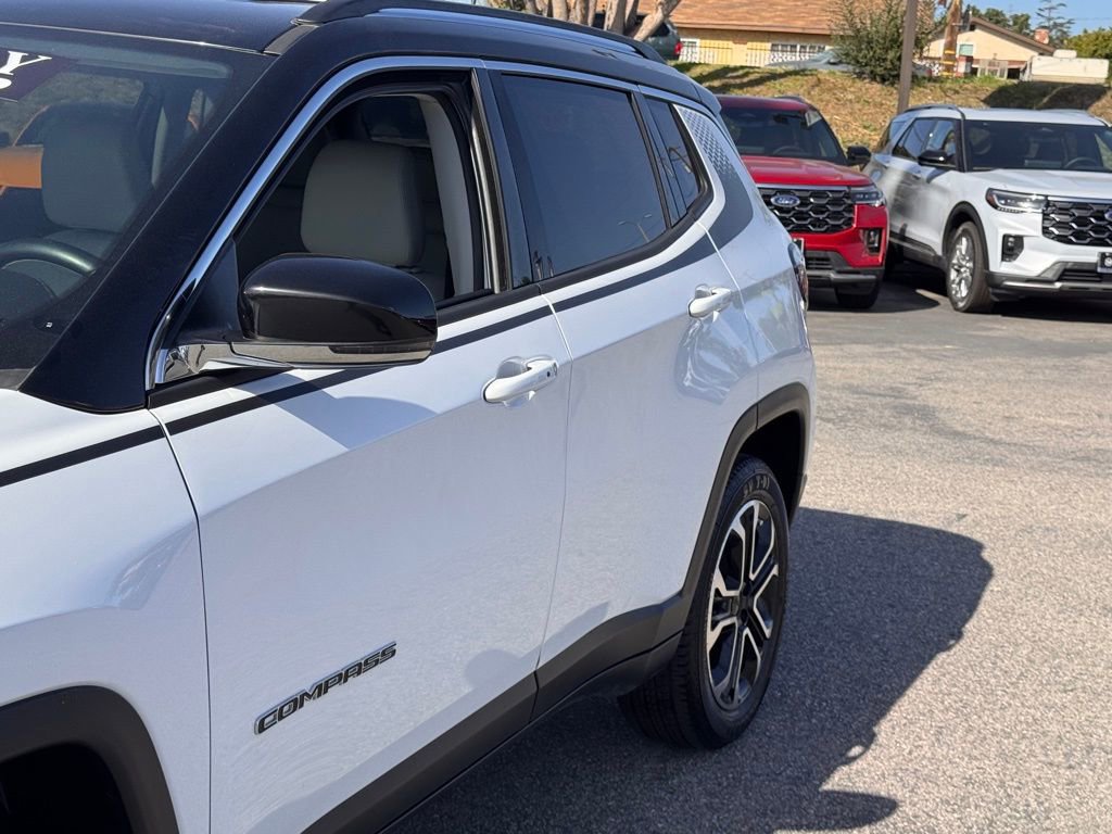 Used 2022 Jeep Compass Limited w/ Mopar Graphics Package image 9