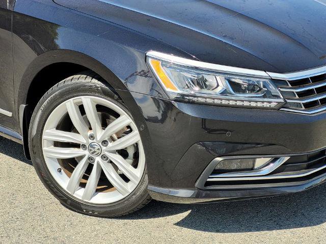 Used 2018 Volkswagen Passat 2.0T SEL Premium FWD image 9
