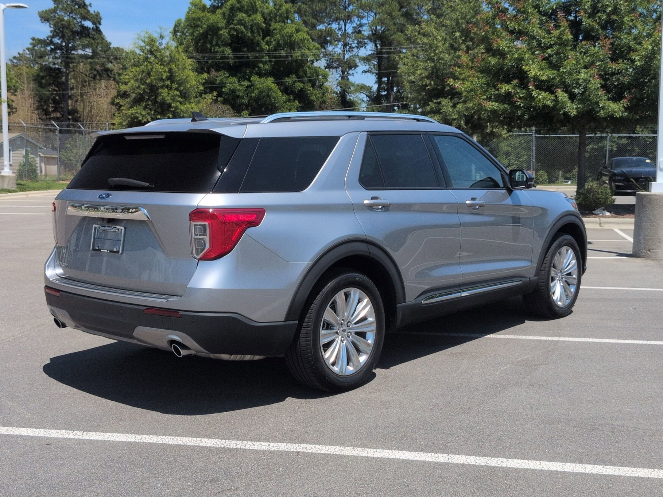 Certified 2023 Ford Explorer Limited w/ Limited Technology Package RWD image 4