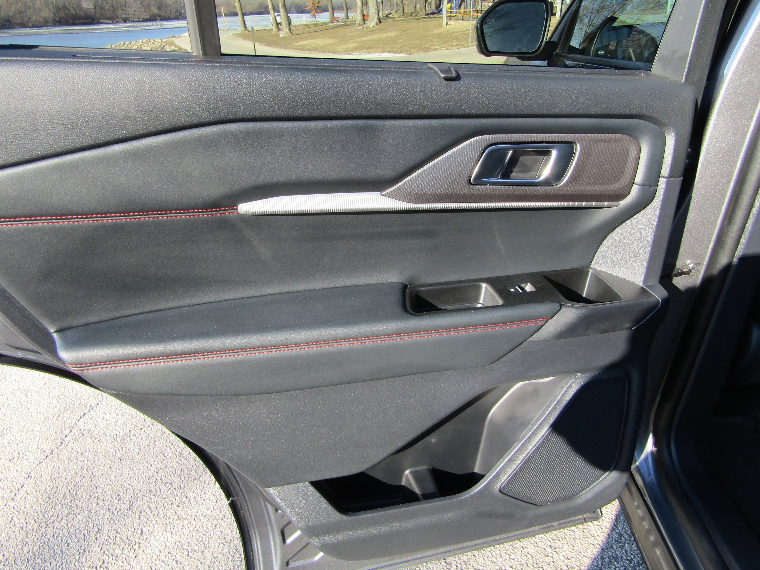 Certified 2025 Ford Explorer ST-Line w/ Premium Package AWD/4WD image 12