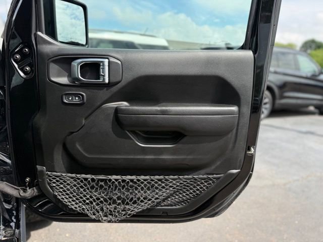 Used 2022 Jeep Gladiator Rubicon w/ LED Lighting Group AWD/4WD image 11