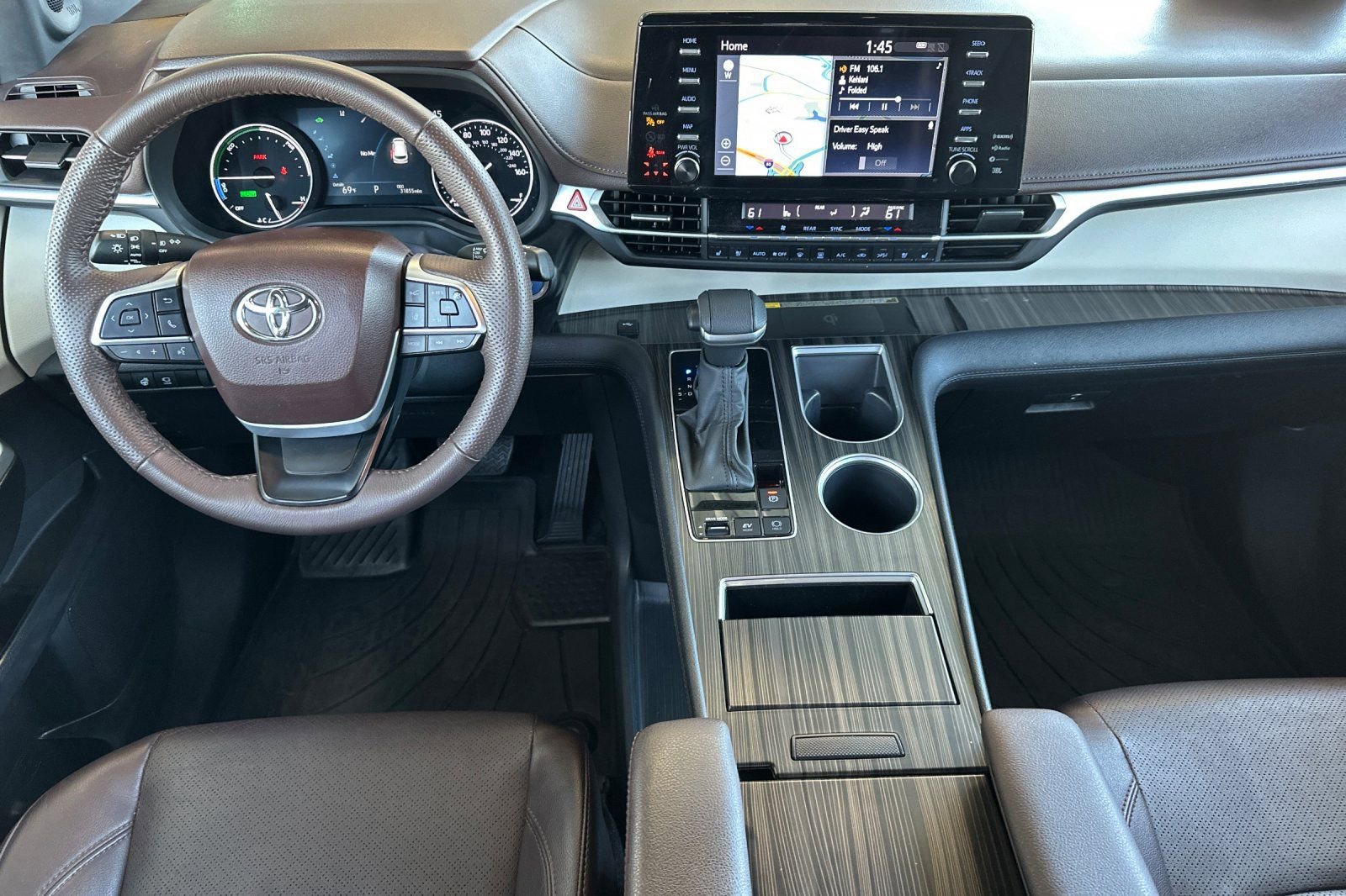 Used 2024 Toyota Sienna Platinum AWD/4WD image 15