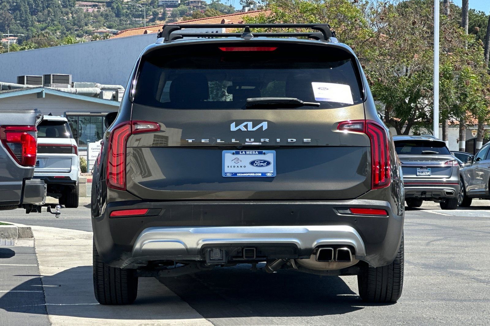 Used 2022 Kia Telluride EX w/ Towing Package FWD image 4