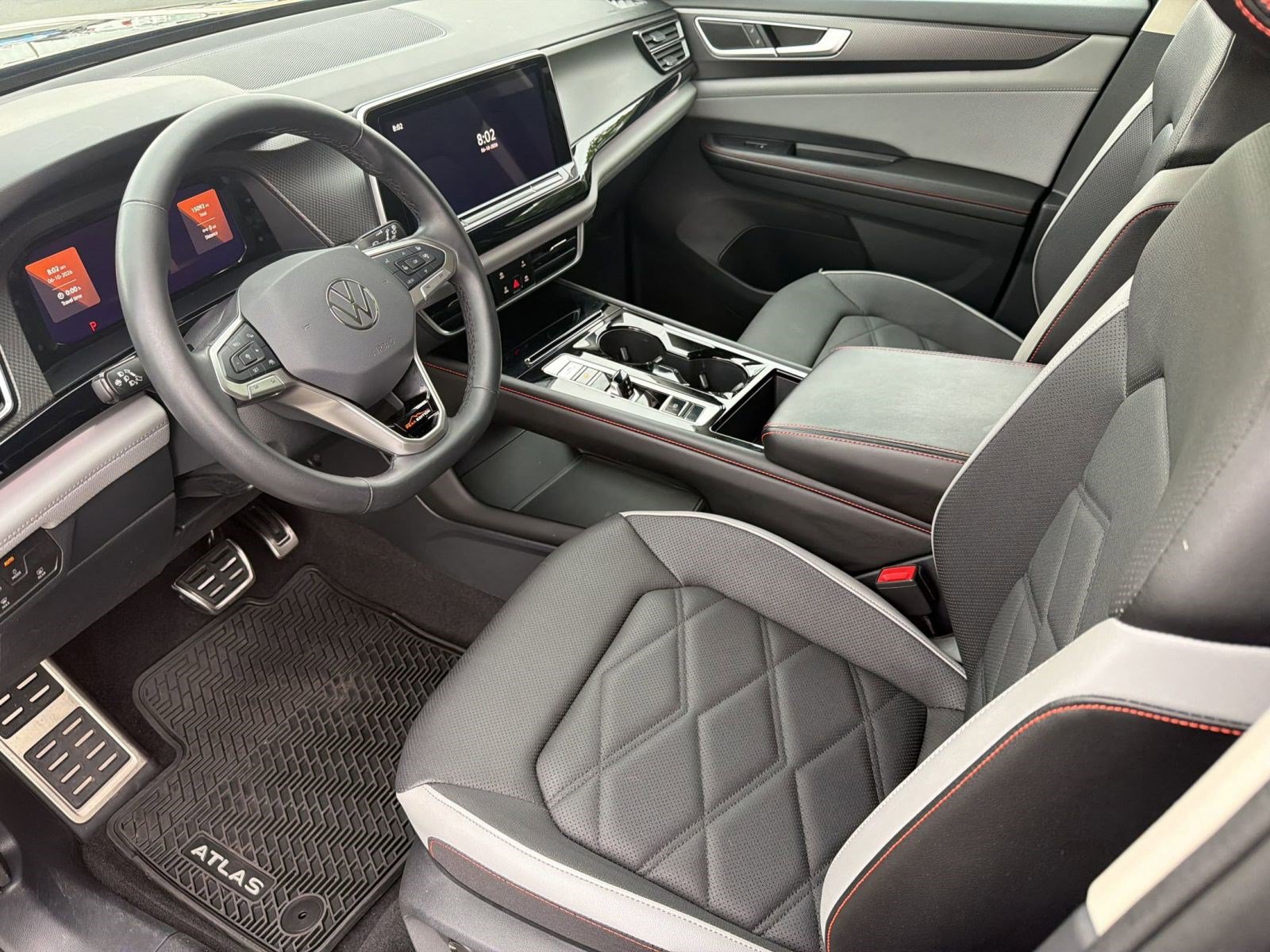 Used 2024 Volkswagen Atlas Peak Edition SE AWD/4WD image 4