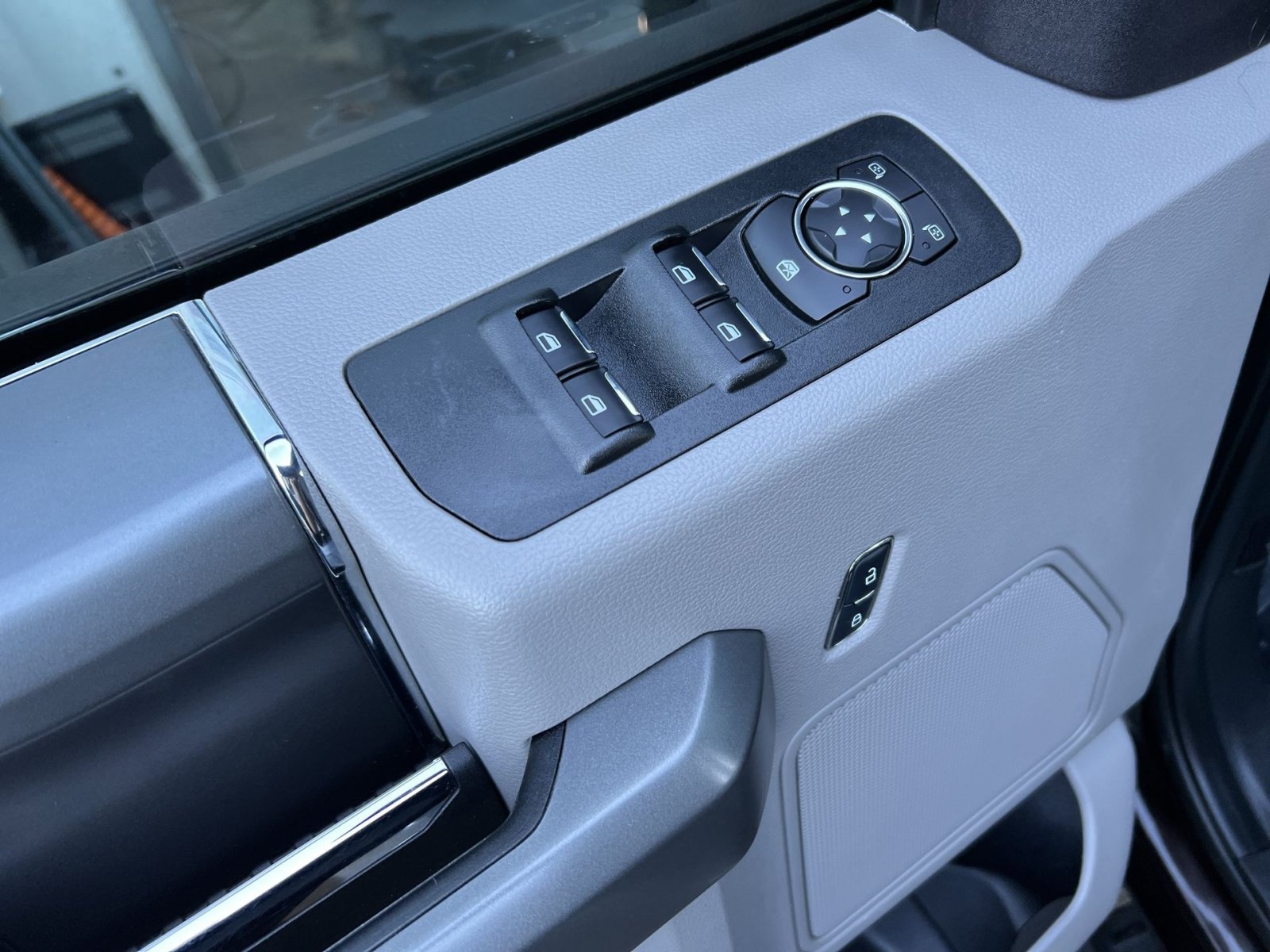 Certified 2018 Ford F150 XLT w/ Equipment Group 302A Luxury AWD/4WD image 23