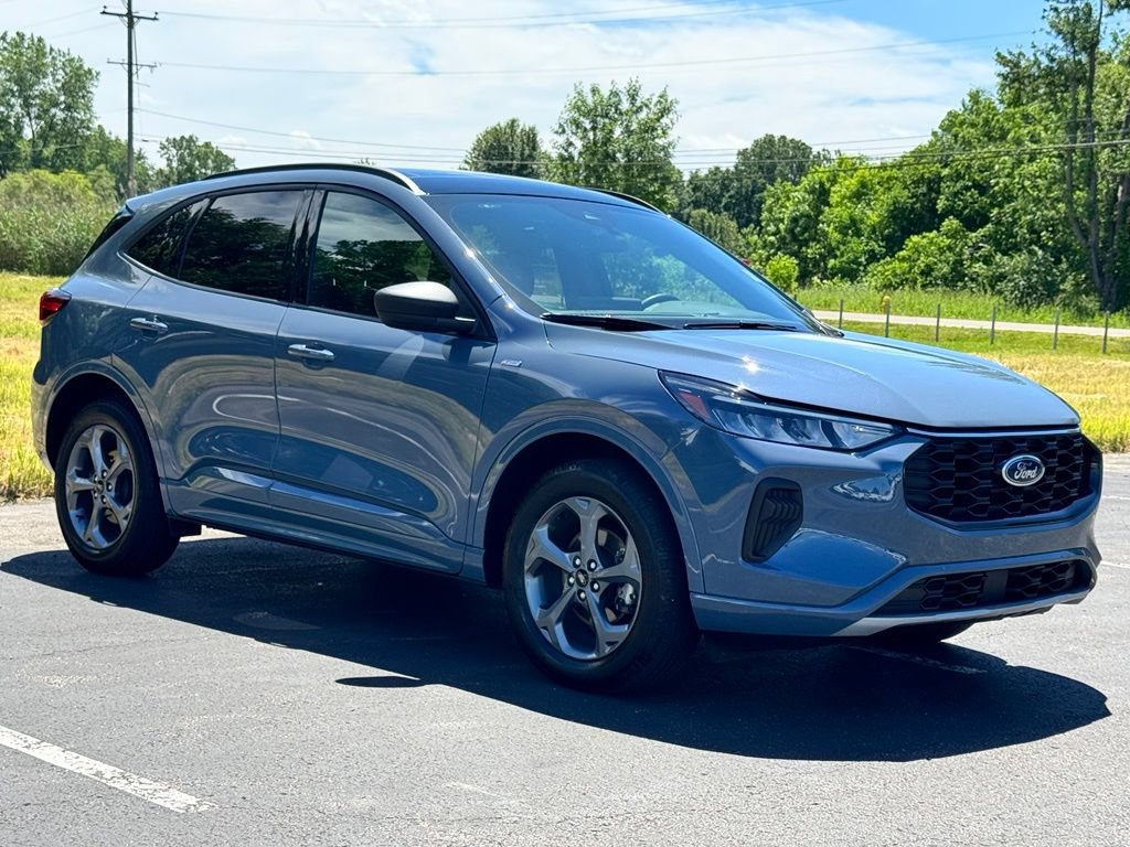 Certified 2023 Ford Escape ST-Line w/ Tech Pack #1 AWD/4WD image 4
