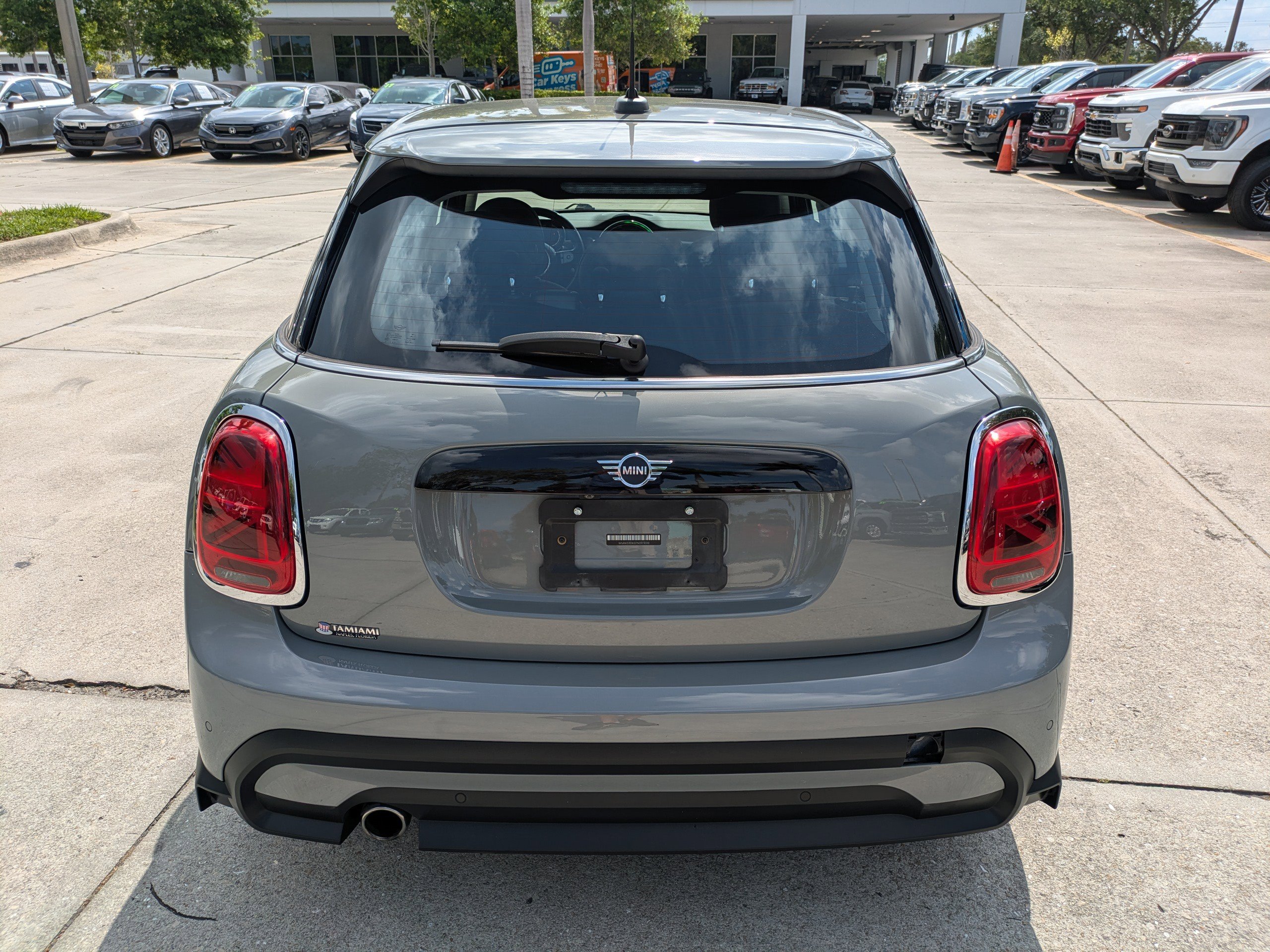Used 2022 MINI Cooper 4-Door Hardtop w/ Storage Package FWD image 5