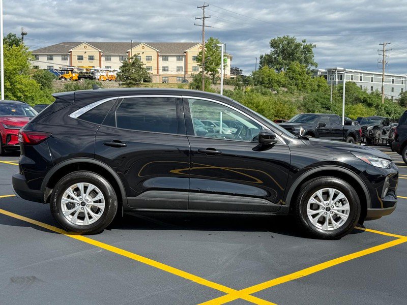 Certified 2023 Ford Escape Active w/ Tech Pack #2 AWD/4WD image 2