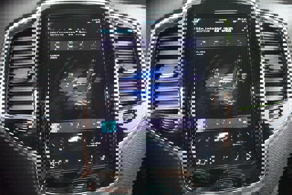 Used 2023 Volvo XC90 B6 Plus image 20