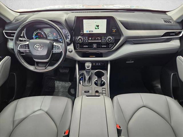 Used 2023 Toyota Highlander XLE image 19