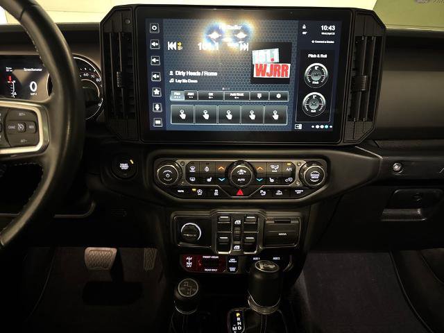 Used 2022 Jeep Wrangler Unlimited Rubicon w/ LED Lighting Group AWD/4WD image 24